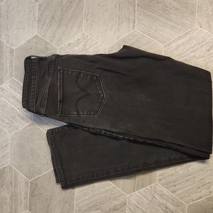 Black Mid Rise Levi's Jeans